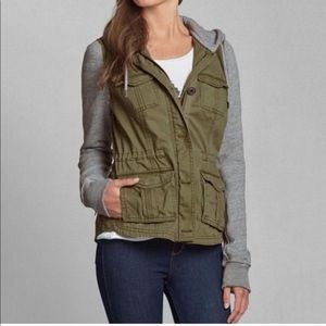 NWOT Abercrombie & Fitch Tristen Olive Green
Grey Utility Jacket Hoodie